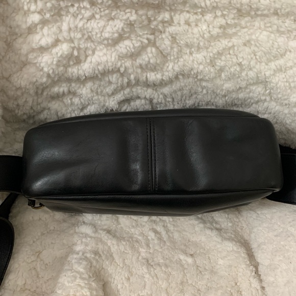 Coach Vintage Promenade Crossbody Style #4135. - Picture 6 of 8